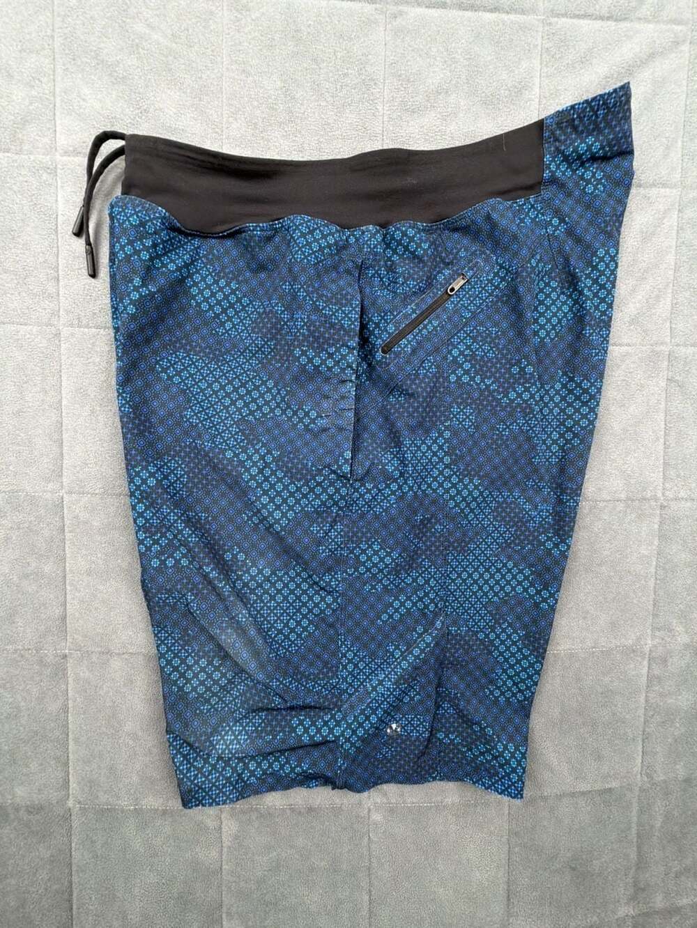 Lululemon T.H.E. Short 9" Geometric Blue Patterned Linerless Training Shorts